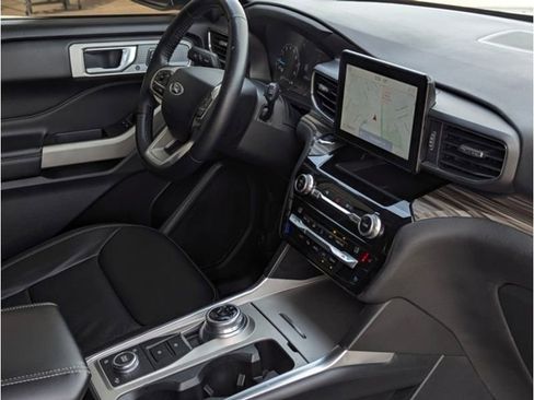 Used 2021 Ford Explorer Limited image 40
