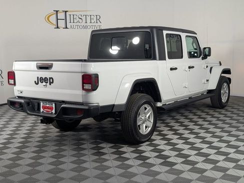 Used 2023 Jeep Gladiator Sport image 7