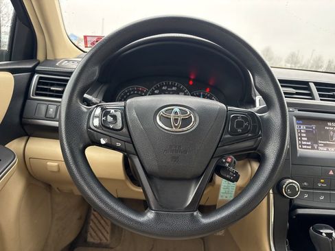 Used 2015 Toyota Camry LE image 18