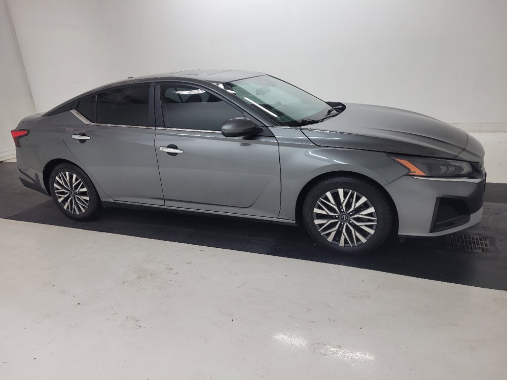 Used 2023 Nissan Altima 2.5 SV w/ SV Premium Package FWD image 11