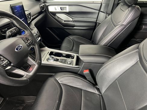 Used 2020 Ford Explorer ST w/ ST Street Pack image 4
