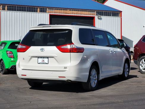 Used 2017 Toyota Sienna XLE w/ XLE Navigation Package AWD/4WD image 9