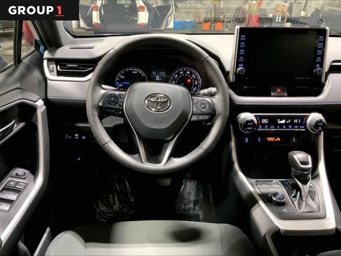 Used 2022 Toyota RAV4 SE w/ Convenience Package image 7