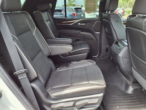 Used 2023 Cadillac Escalade Premium Luxury AWD/4WD image 16