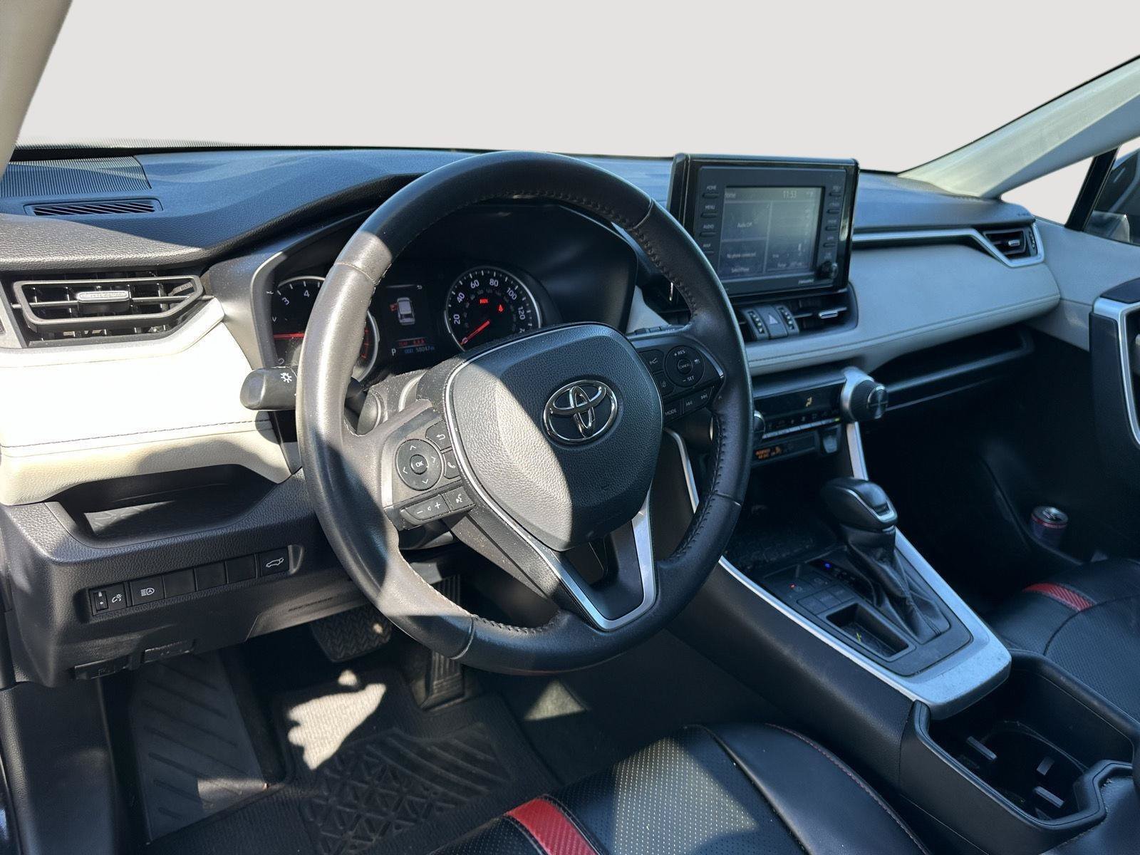 Used 2022 Toyota RAV4 XLE Premium FWD image 10