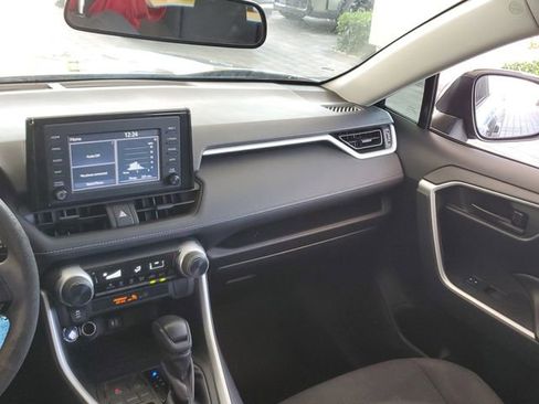 Used 2019 Toyota RAV4 LE image 13