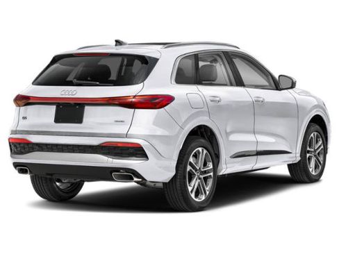 Used 2025 Audi Q5 Premium Plus w/ Premium Plus AWD/4WD image 2