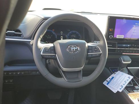 New 2026 Toyota Sienna Platinum AWD/4WD image 12