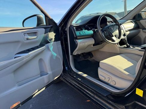 Used 2017 Toyota Camry LE image 13