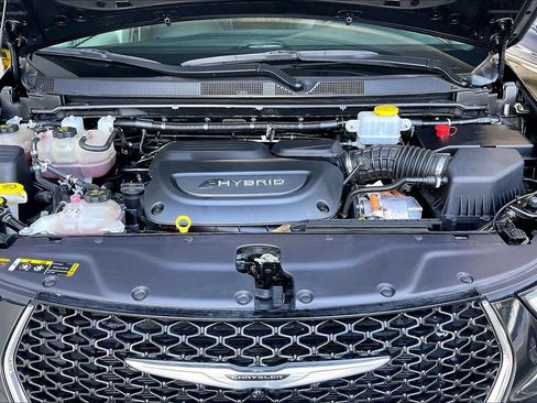 Used 2023 Chrysler Pacifica Touring-L FWD image 29