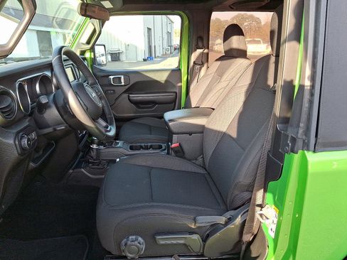 Used 2020 Jeep Wrangler Sport image 18