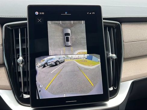 New 2026 Volvo XC90 B6 Plus w/ Protection Package Premier AWD/4WD image 16