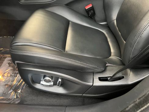 Used 2020 Jaguar F-PACE Premium image 16
