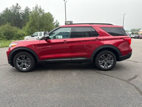 Used 2024 Ford Explorer XLT w/ Equipment Group 202A AWD/4WD image 8