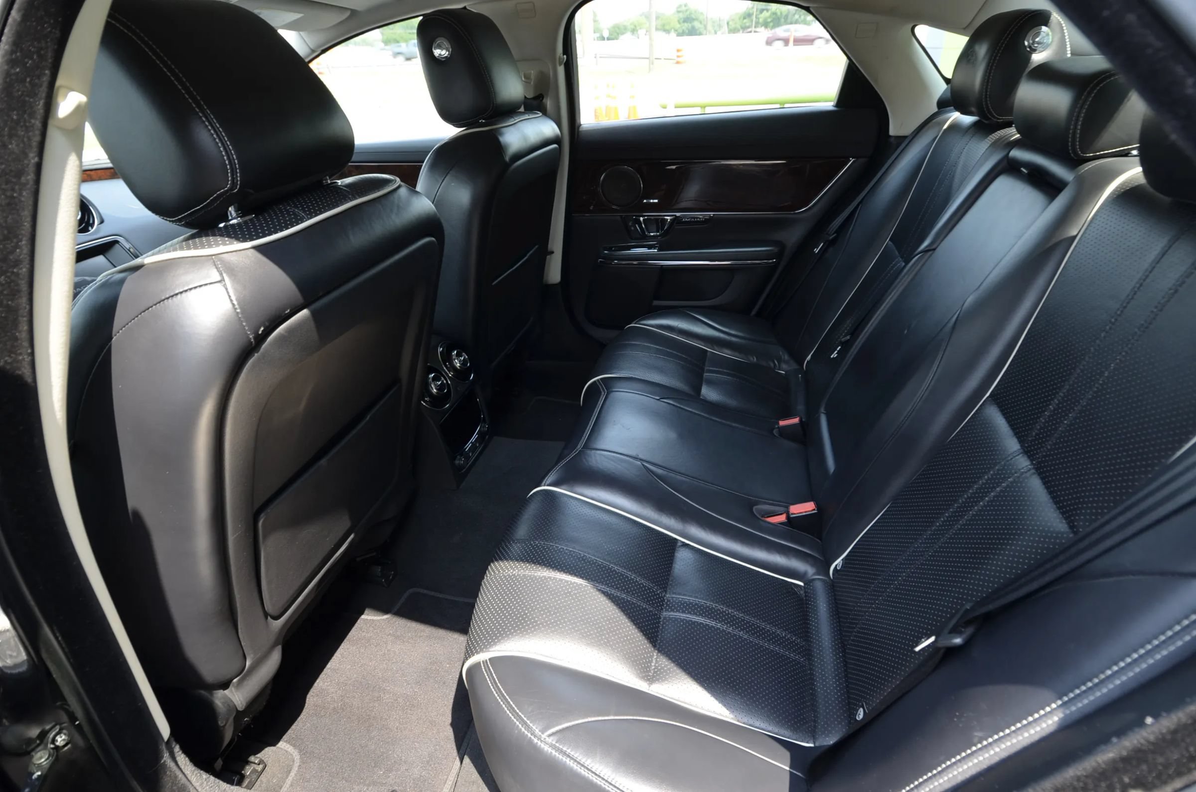 Used 2016 Jaguar XJ R-Sport AWD/4WD image 17