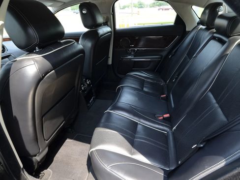 Used 2016 Jaguar XJ R-Sport image 17