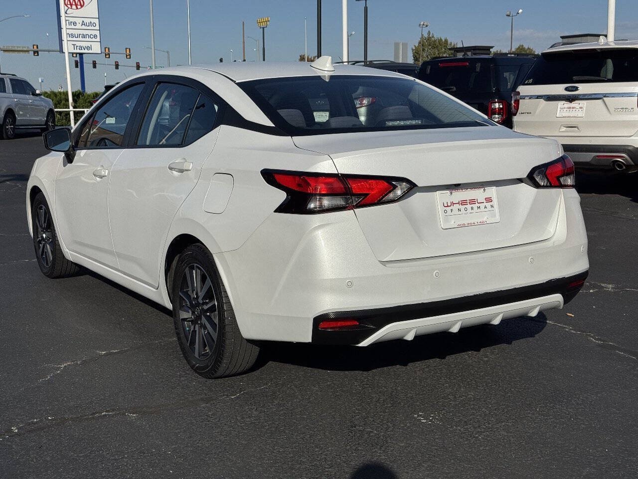 Used 2022 Nissan Versa SV FWD image 7