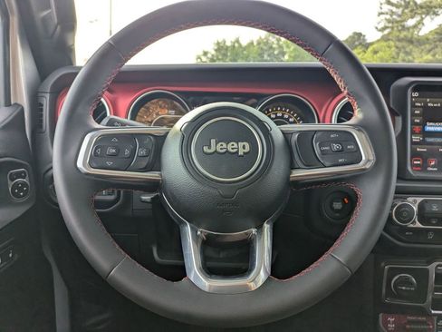 Used 2023 Jeep Wrangler Unlimited Rubicon AWD/4WD image 16