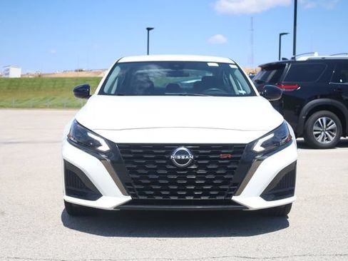 Certified 2025 Nissan Altima 2.5 SR FWD image 3