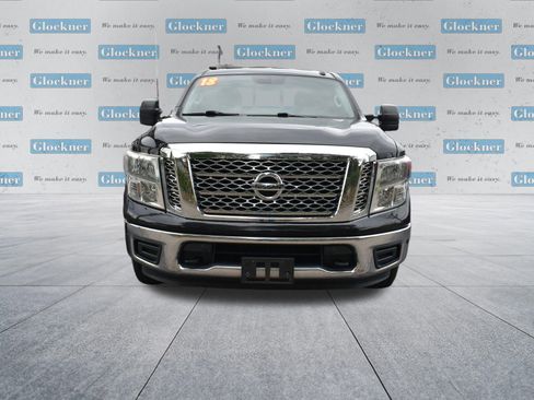 Used 2018 Nissan Titan SV w/ SV Convenience Package image 2