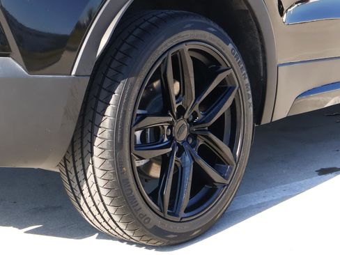 Certified 2022 Cadillac XT4 Sport w/ Safety Alert Package image 12