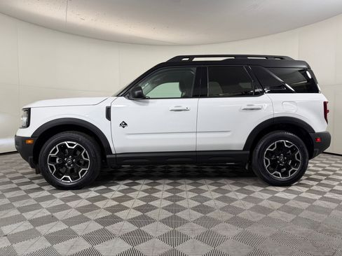Used 2025 Ford Bronco Sport Outer Banks AWD/4WD image 2