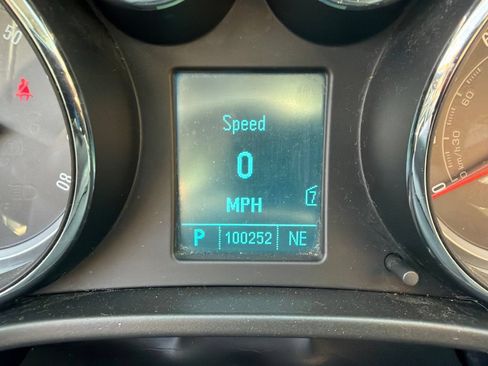 Used 2011 Buick Regal CXL FWD image 13