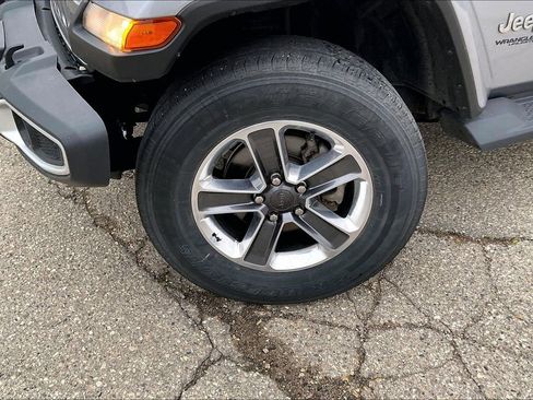 Used 2021 Jeep Wrangler Unlimited Sahara w/ Uconnect 4C Nav & Sound Group AWD/4WD image 4