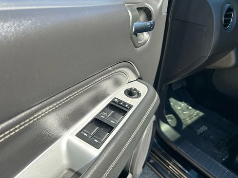 Used 2017 Jeep Compass High Altitude image 10