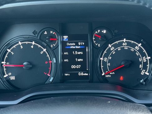 Used 2022 Toyota 4Runner SR5 Premium w/ Moonroof Package AWD/4WD image 24