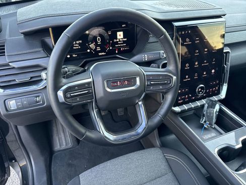 Used 2025 GMC Acadia Elevation image 18