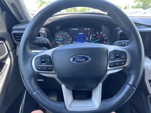 Used 2024 Ford Explorer XLT RWD image 12