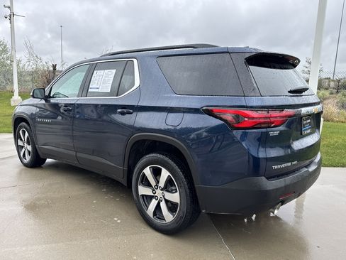 Used 2023 Chevrolet Traverse LT w/ LT Premium Package AWD/4WD image 3