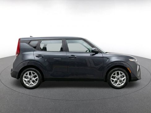 Used 2025 Kia Soul LX w/ LX Technology Package FWD image 10