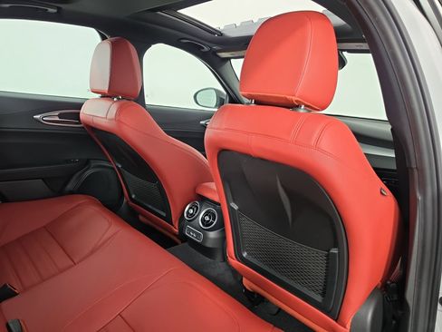 Used 2025 Alfa Romeo Giulia w/ Veloce Package Rwd image 41