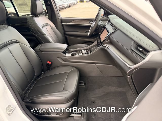 New 2026 Jeep Grand Cherokee Limited w/ Limited Altitude Package RWD image 17