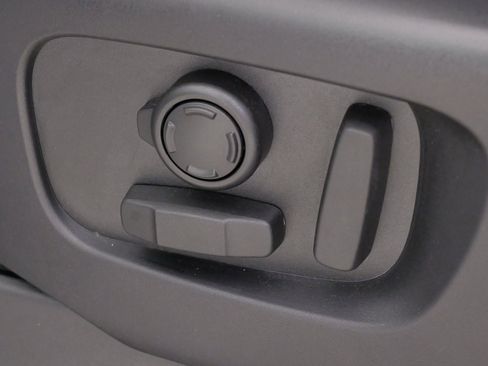 Used 2024 Land Rover Discovery S image 51