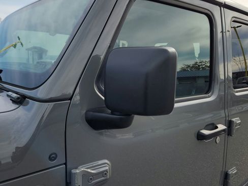 Used 2021 Jeep Gladiator Overland w/ Uconnect 4C Nav & Sound Group image 33