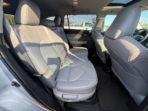 Used 2022 Toyota Highlander XLE image 10