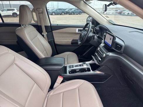 Used 2020 Ford Explorer XLT w/ Equipment Group 202A image 28