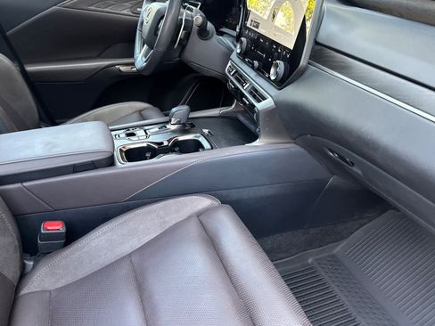 Used 2025 Lexus RX 450h AWD w/ Luxury Package image 17