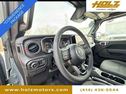 Used 2026 Jeep Wrangler Unlimited Rubicon AWD/4WD image 11