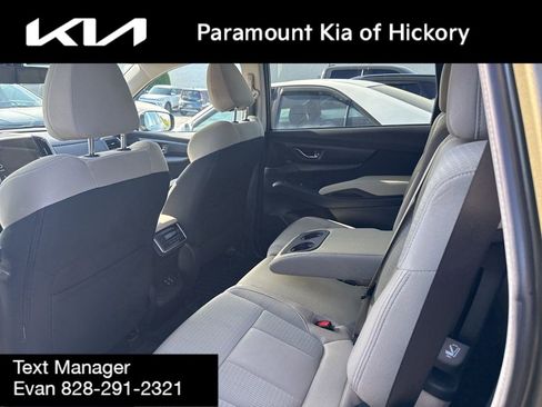 Used 2023 Subaru Ascent Premium w/ Convenience Package image 10