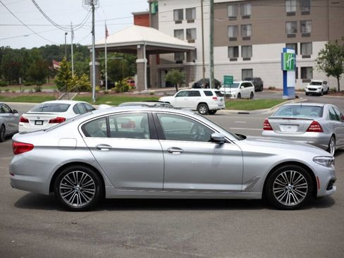 Used 2017 BMW 540i xDrive image 9
