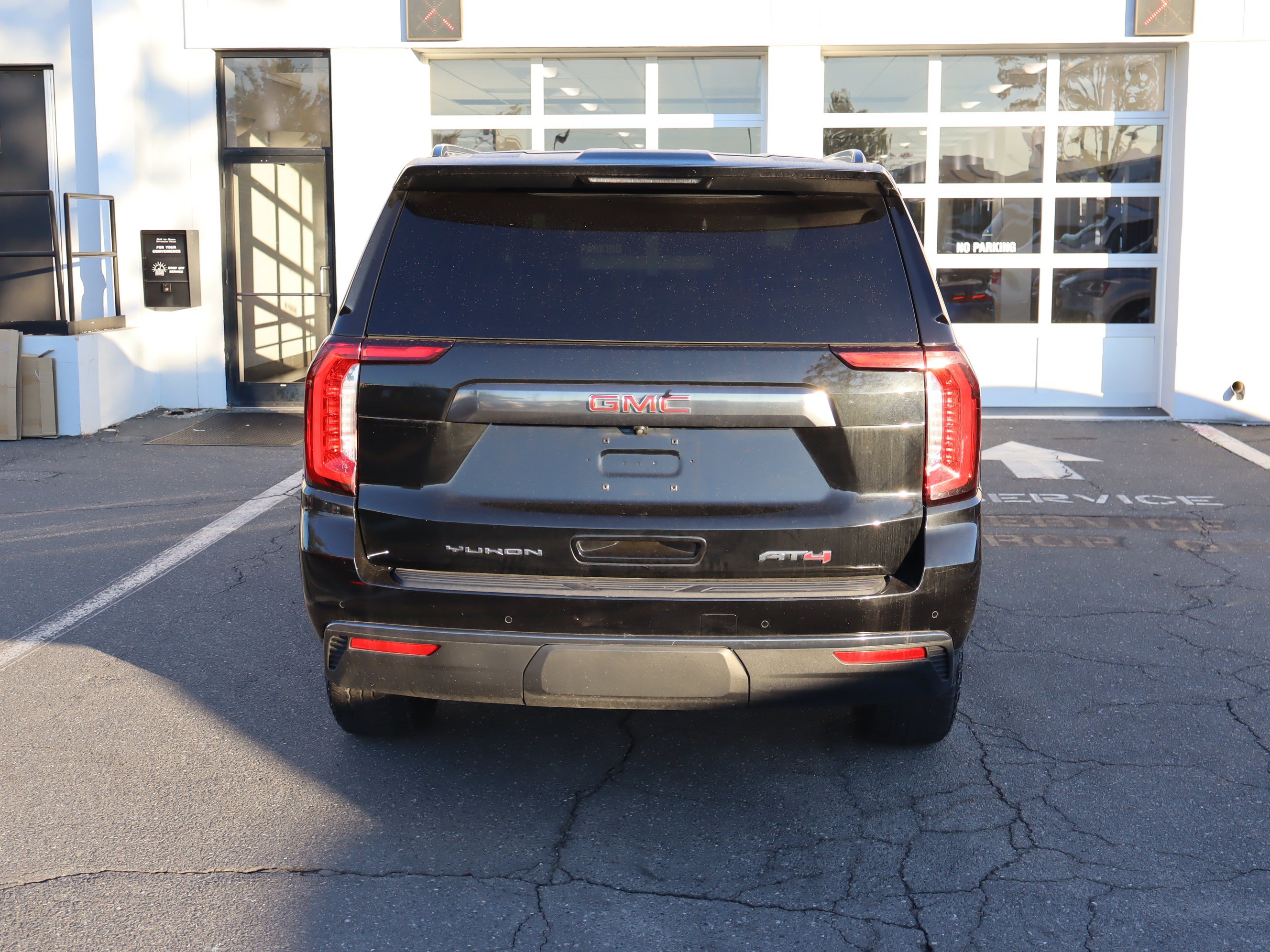 Used 2023 GMC Yukon XL AT4 AWD/4WD image 9