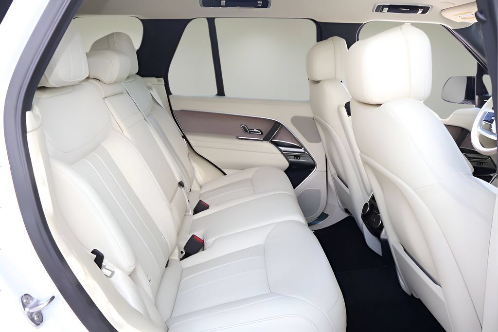 New 2026 Land Rover Range Rover SE AWD/4WD image 16