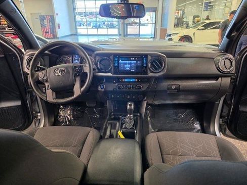 Used 2017 Toyota Tacoma SR5 RWD image 12