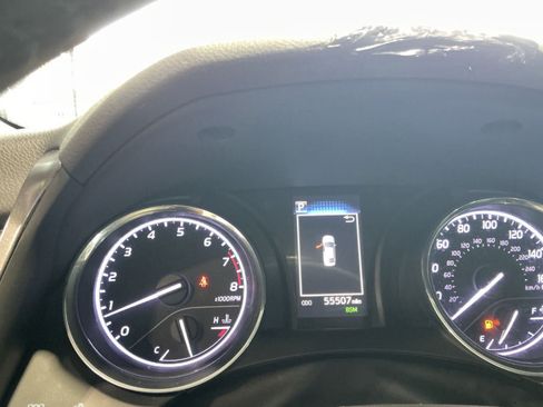 Used 2020 Toyota Camry SE w/ Convenience Package FWD image 7