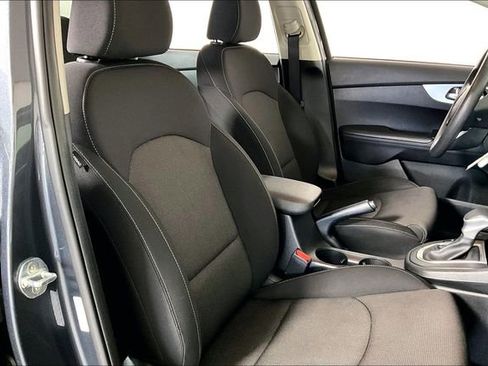 Used 2022 Kia Forte LXS image 7