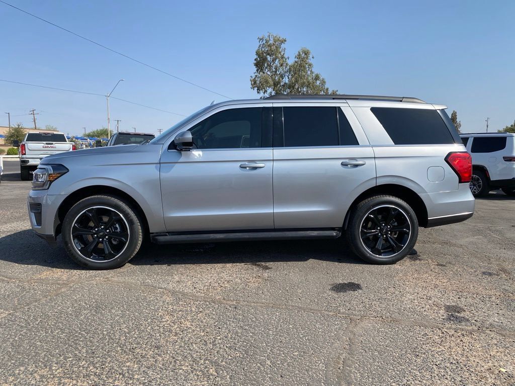 Used 2022 Ford Expedition XLT RWD image 3
